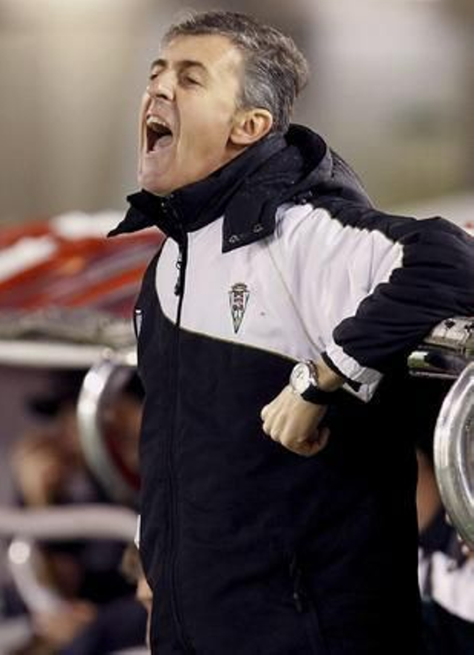 El Córdoba hace valer la renta de la ida y pasa a octavos de la Copa del Rey pese a perder  3-1 en Santander. / EFE