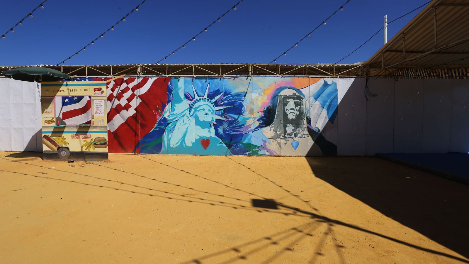 Uno de los murales de Carlos Dovao.