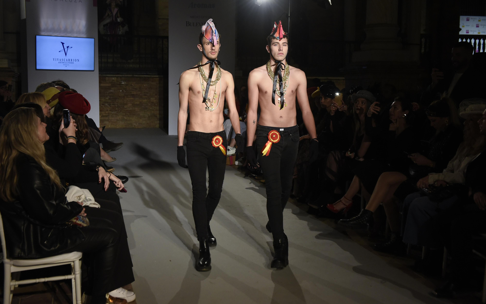 El desfile de Vivascarrión en la pasarela de novia e invitada SIQ 2022, todas las fotos