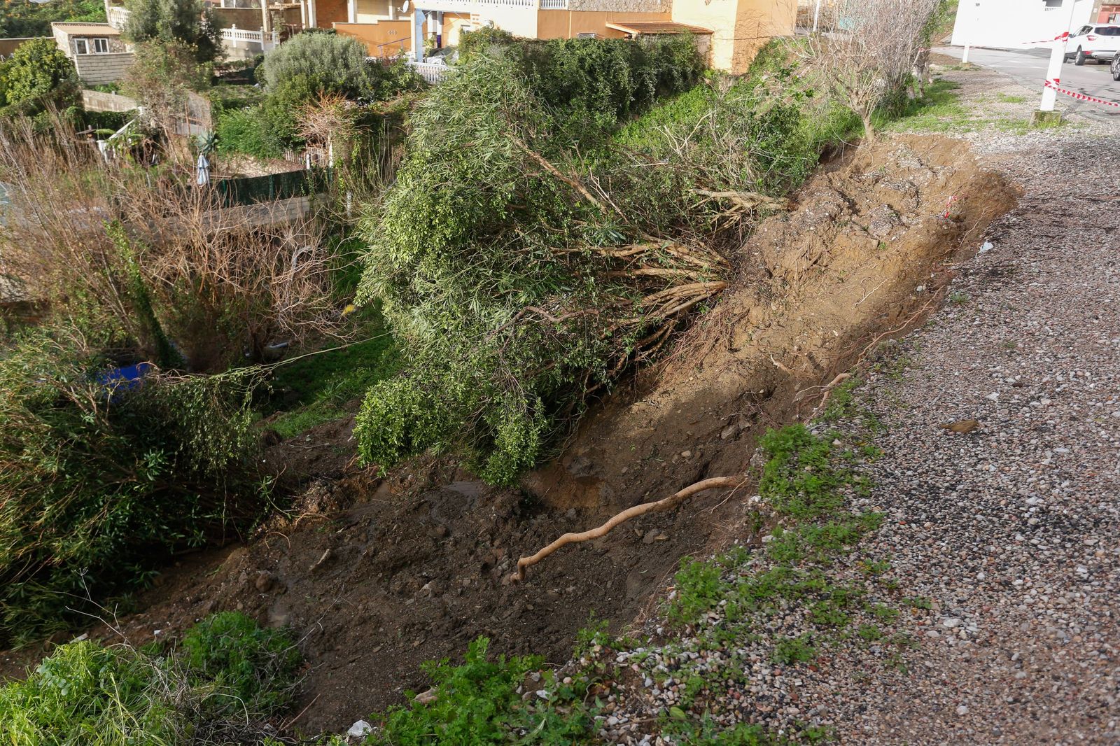 Las fotografías de los desprendimientos en varias calles de la urbanización El Faro, en Algeciras