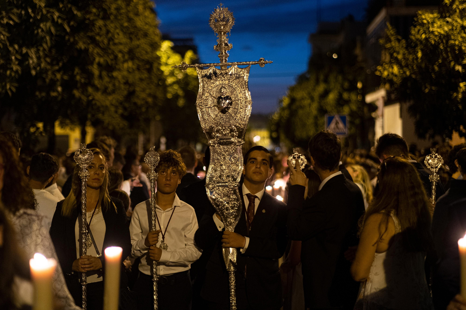 La procesión extraordinaria de la Virgen de los Dolores del Cerro del Águila, en imágenes