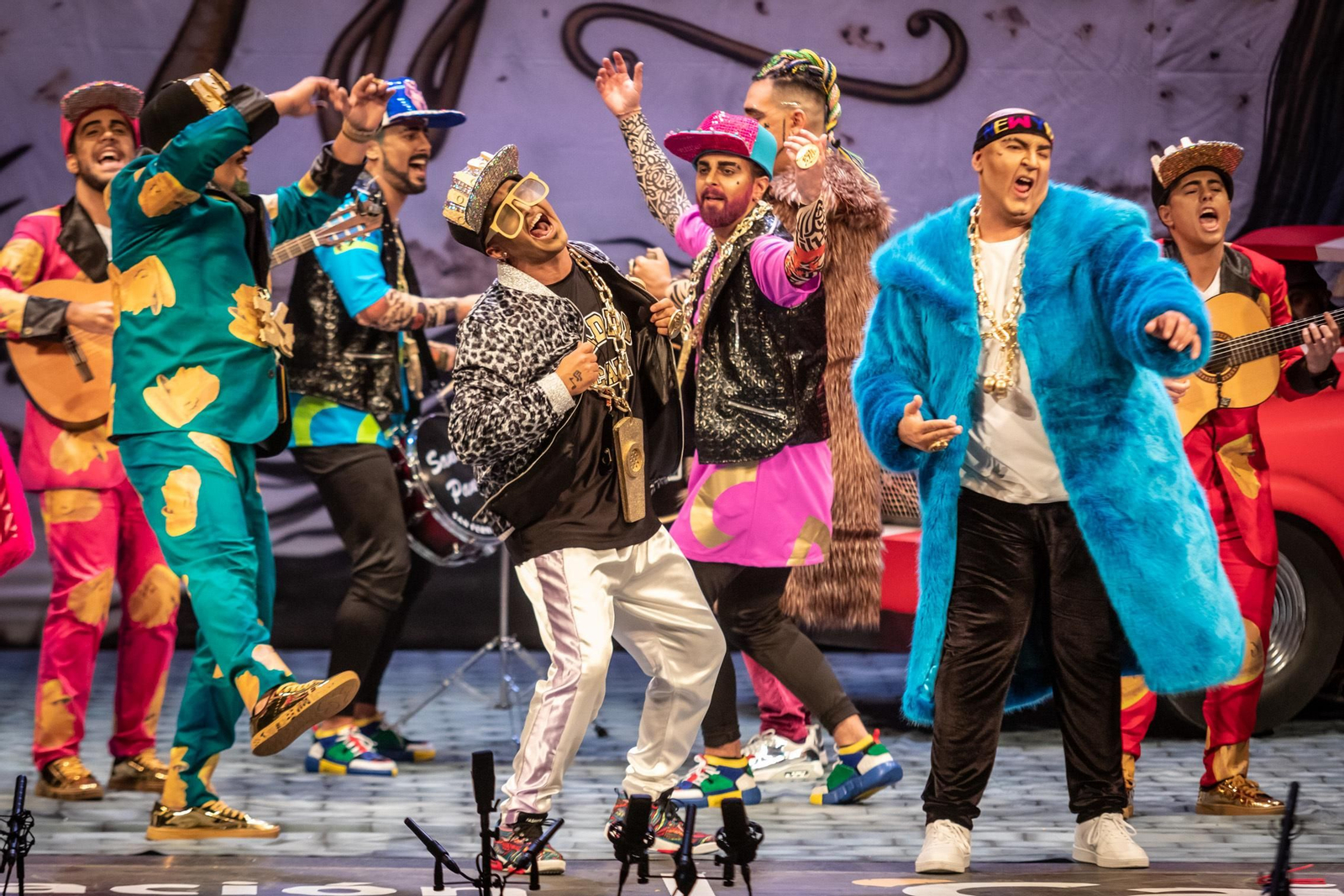 Chirigota 'Daddy Cadi' en el escenario