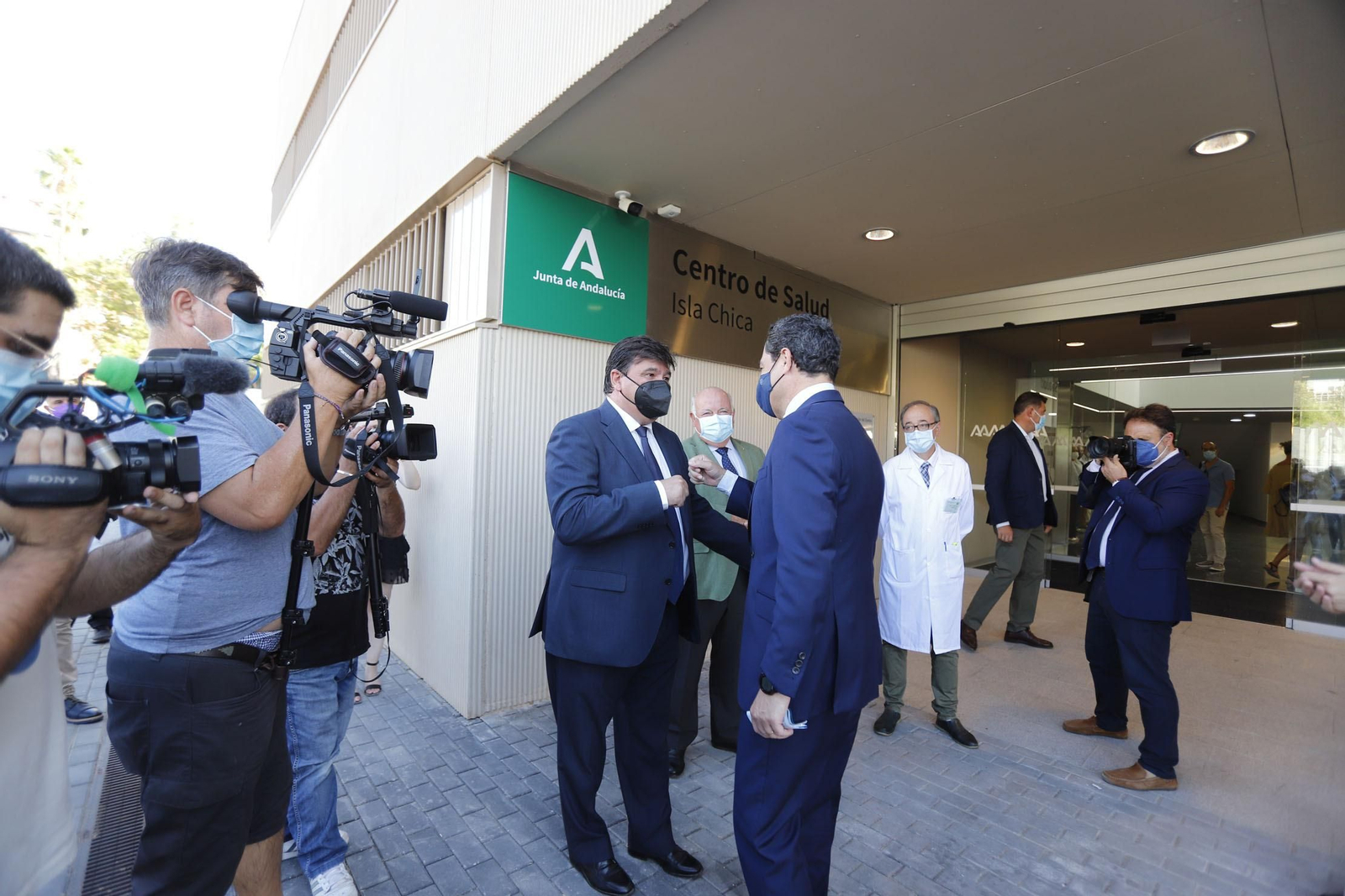 Imágenes de la inauguración del Centro de Salud de Isla Chica en Huelva