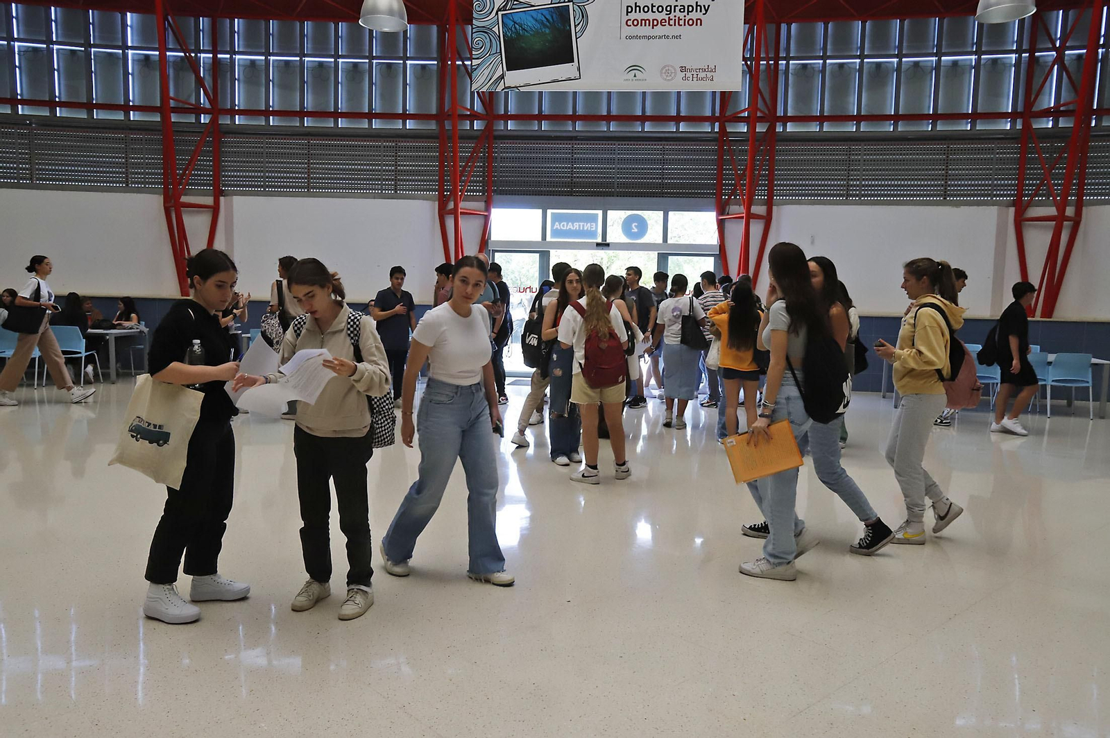 Imágenes del comienzo de las pruebas de evaluación para el acceso a la universidad en Huelva