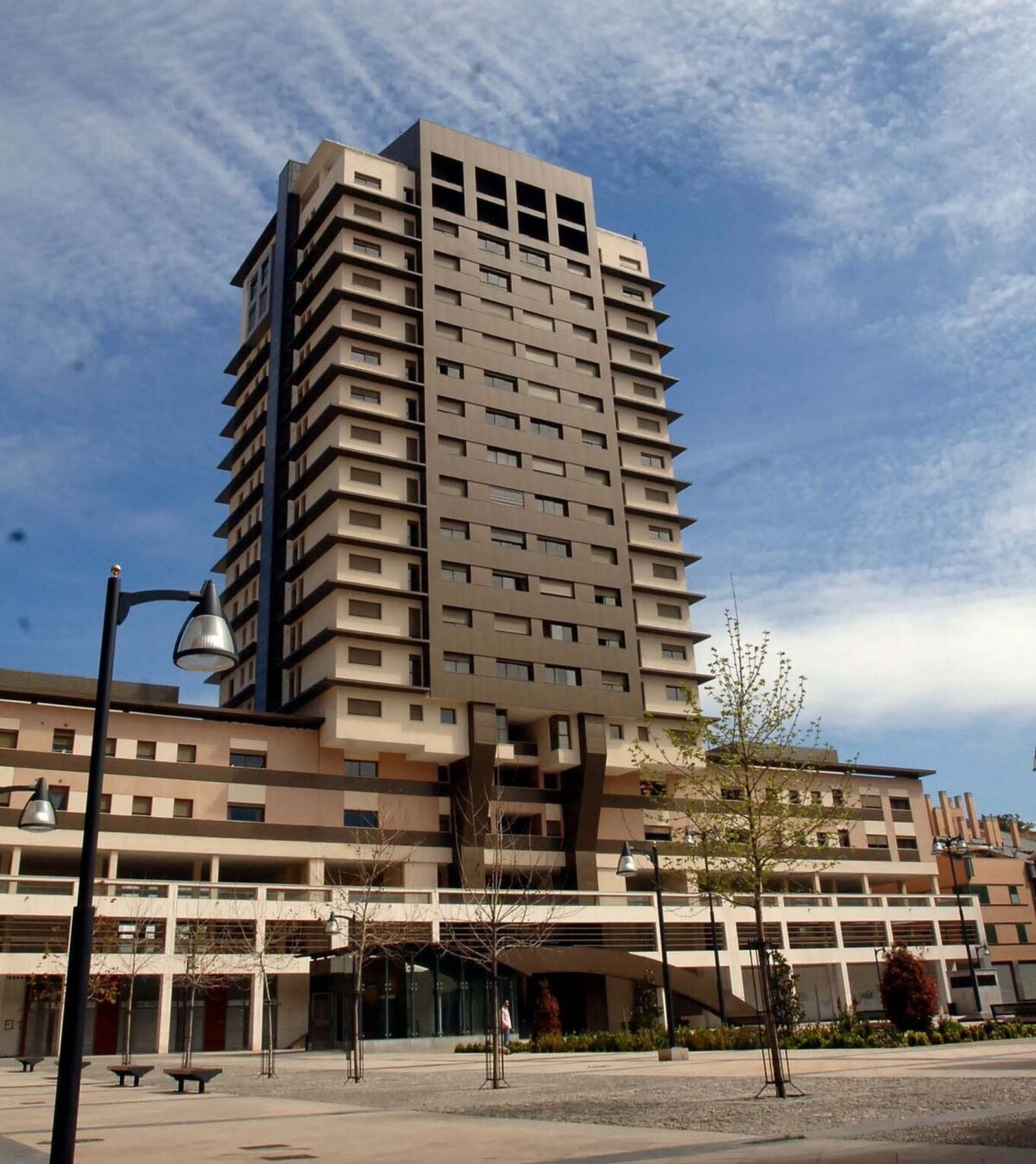 Los rascacielos que son y los que no llegaron a levantarse en Granada, en imágenes