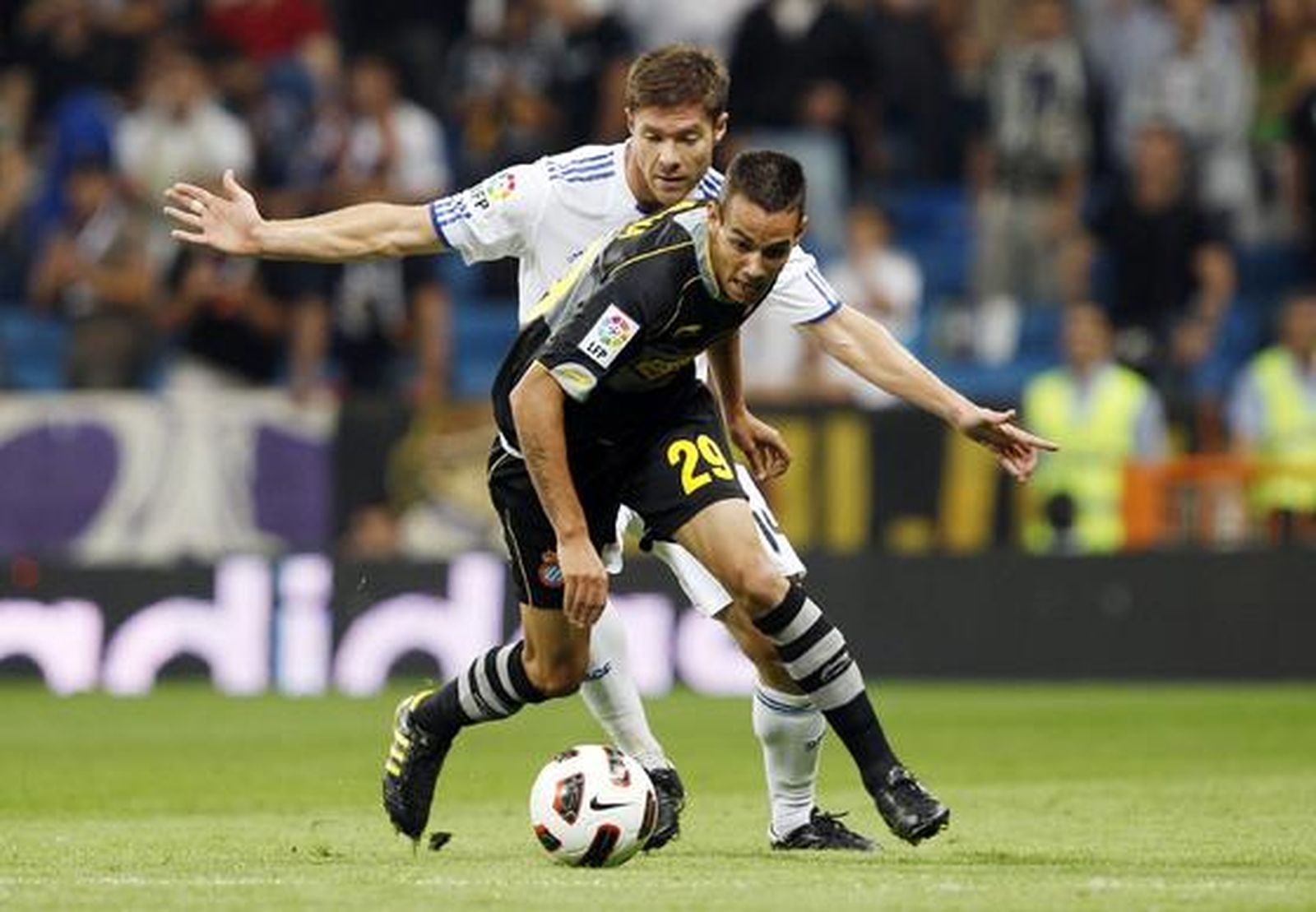 El Real Madrid gana al Espanyol en el Bernabéu. / Reuters