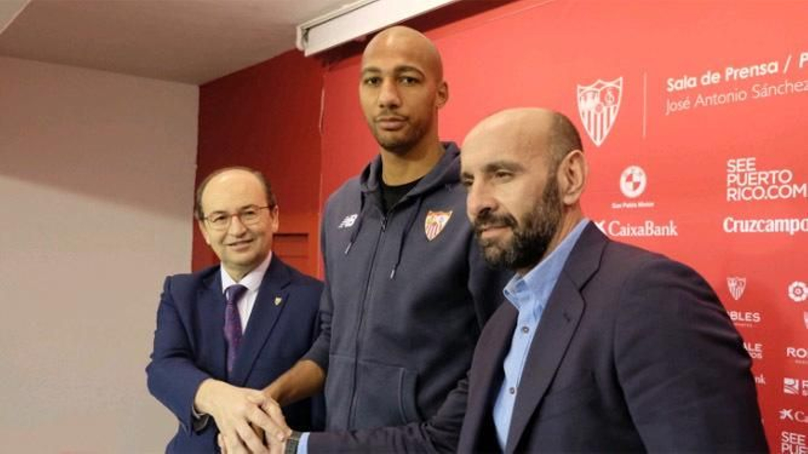 N'Zonzi, José Castro y Monchi, en la sala de prensa.