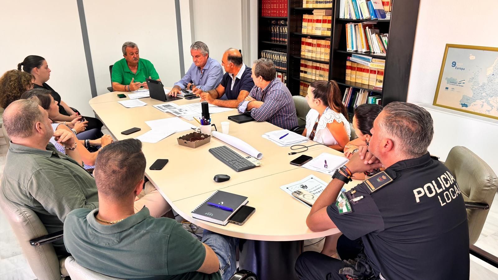 El delegado de Salud en Almería en una reunión con el alcalde de Pulpí.