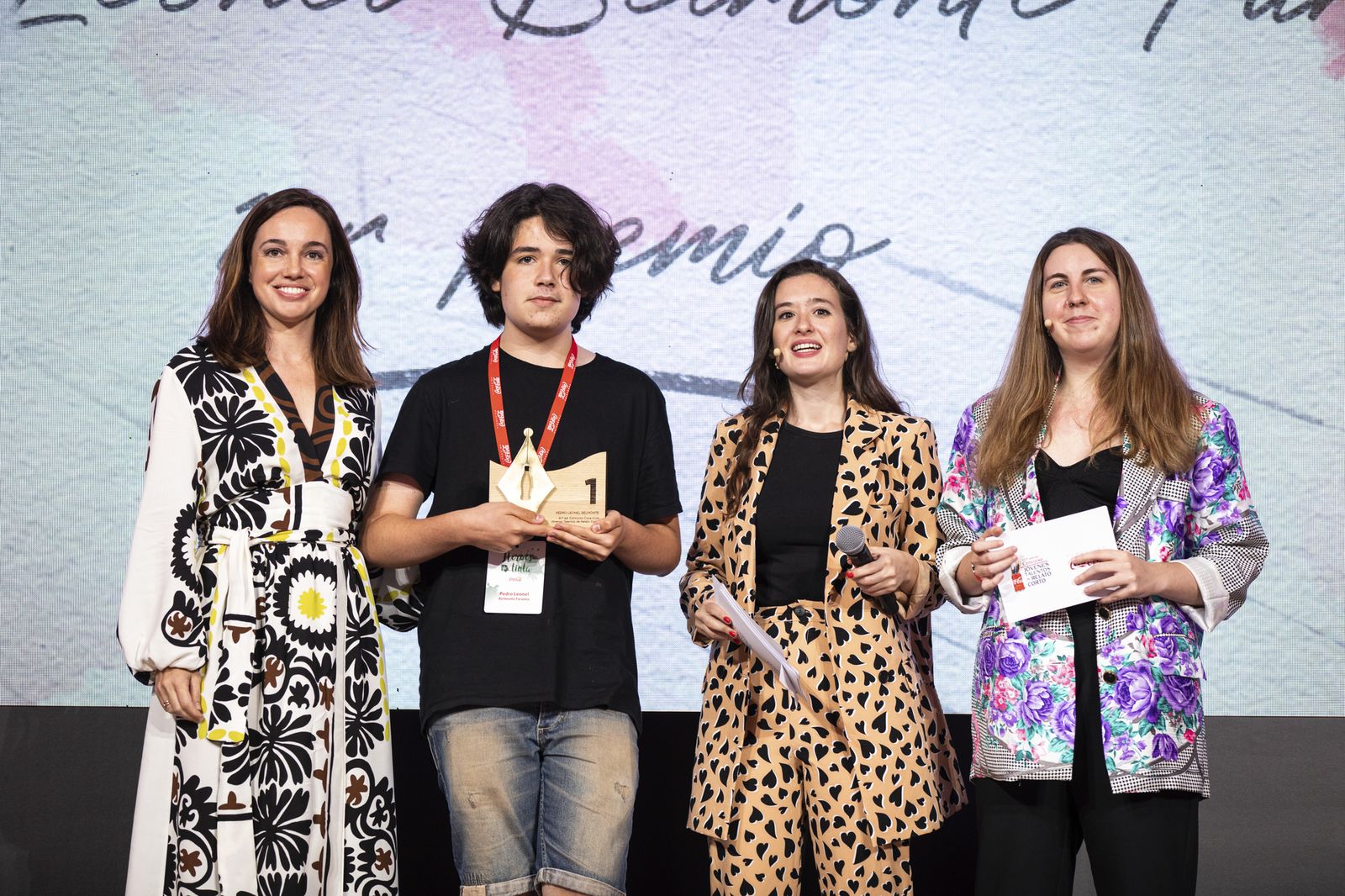 Pedro Leonel con Beatriz Osuna, Carolina Iglesias y Victoria Martín.