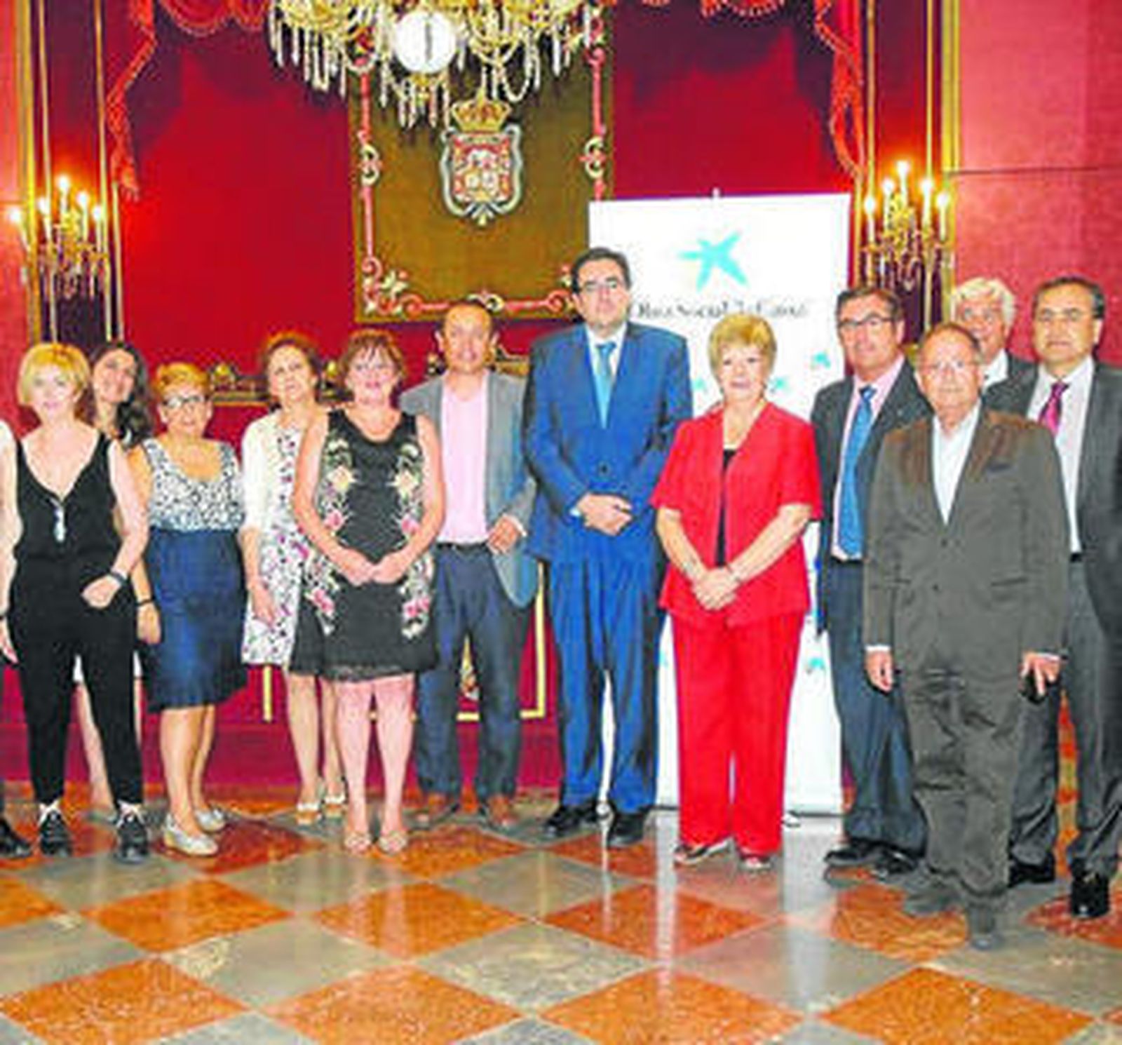 Representantes de las asociaciones, Obra Social y Ayuntamiento.