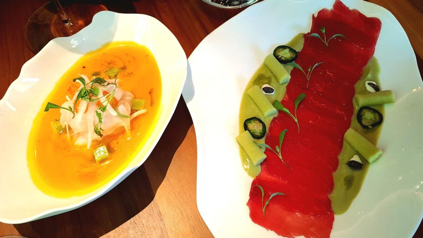 Ceviche de lubina y tiradito de atún en el restaurante Abya de Madrid