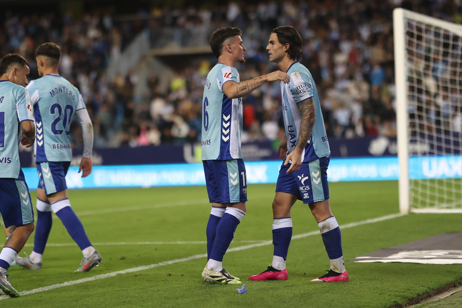 Las fotos del imponente ambiente en La Rosaleda en el Málaga - Córdoba CF