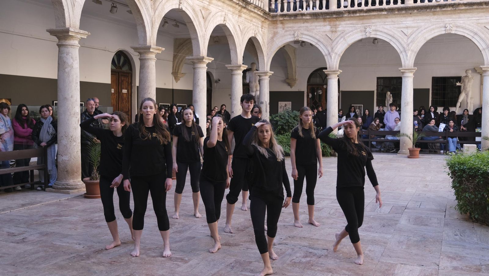 ¿Eres + machista o + racista?, exposición en la Escuela de Artes de Almería, en imágenes