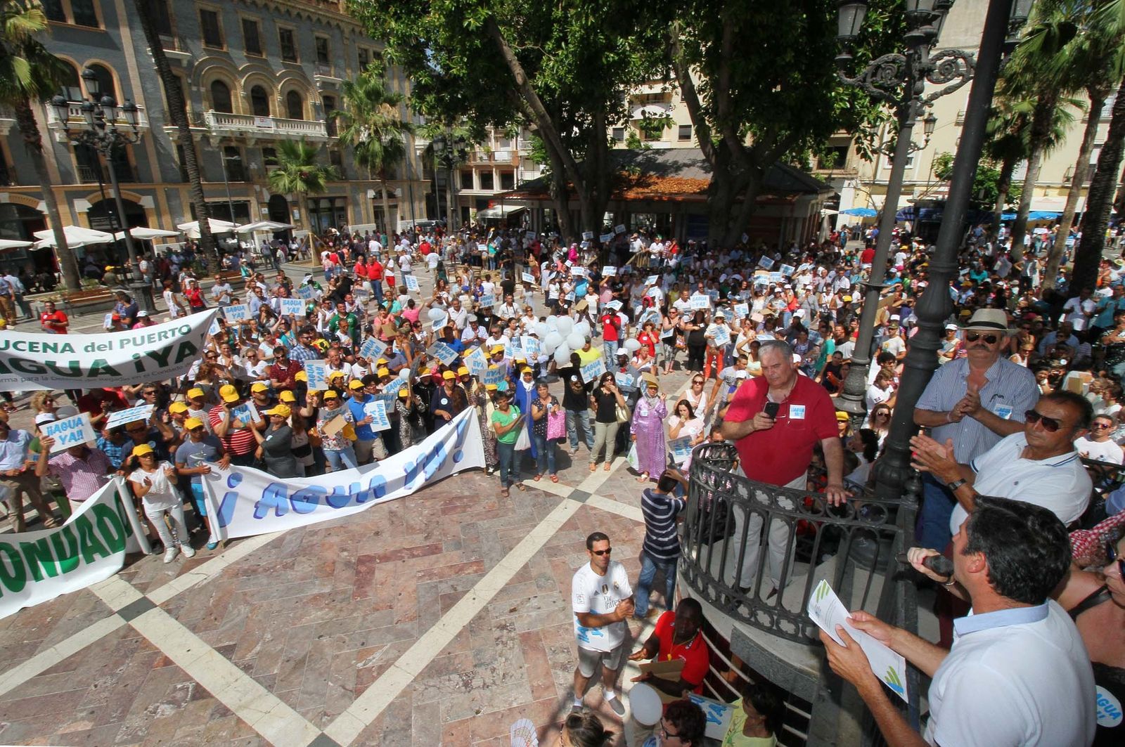 Imágenes de la manifestación para pedir agua y tierra para los regadíos del Condado.