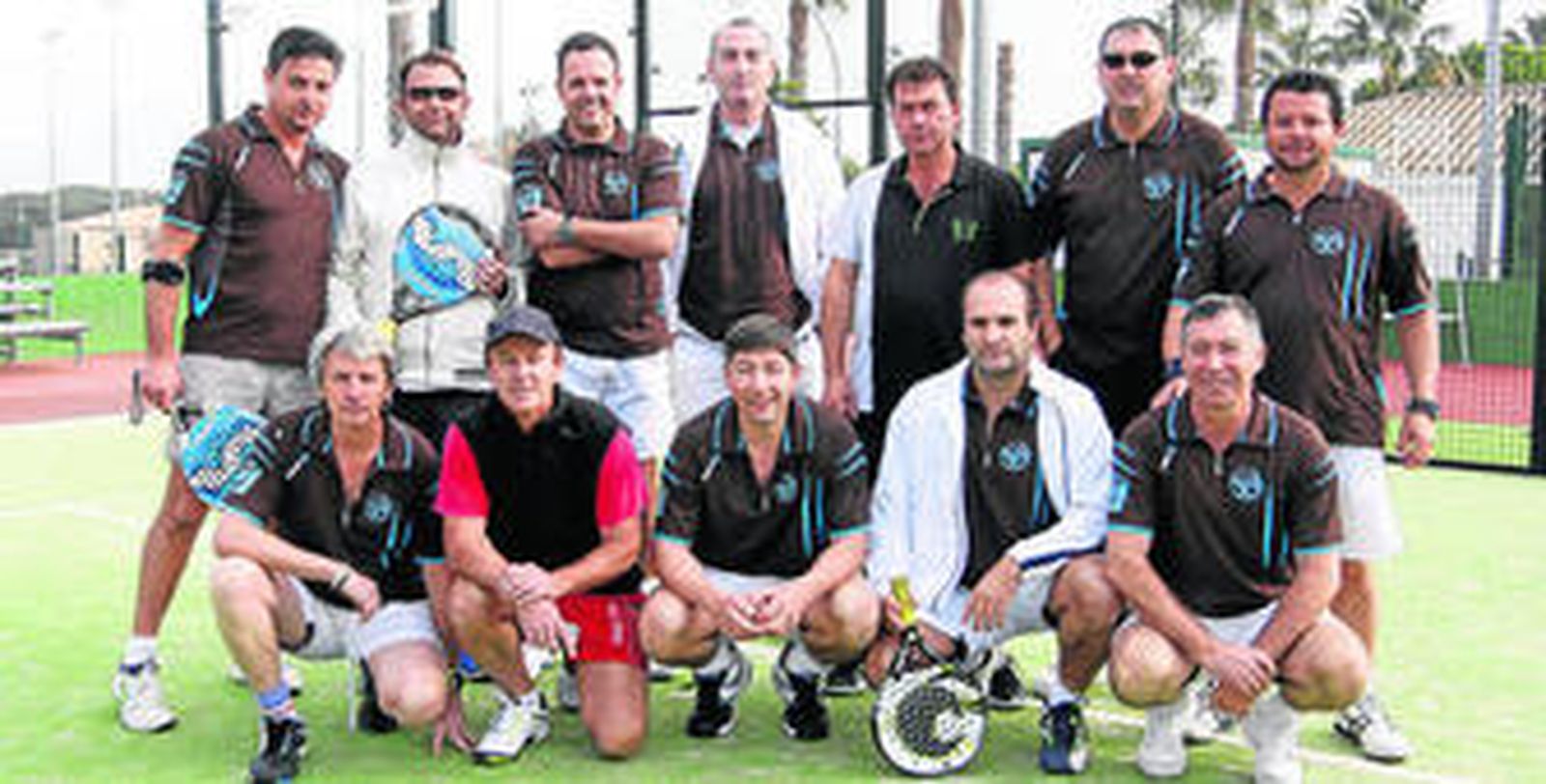 Los jugadores de pádel que componen el equipo A del Club La Barrosa.