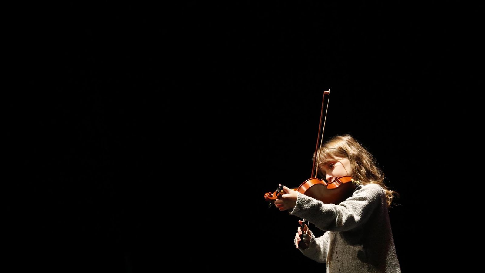 Las fotos de la Gala Solidaria de Navidad de la Escuela Municipal de Música, Danza y Teatro "Jose María Sánchez -Verdú"