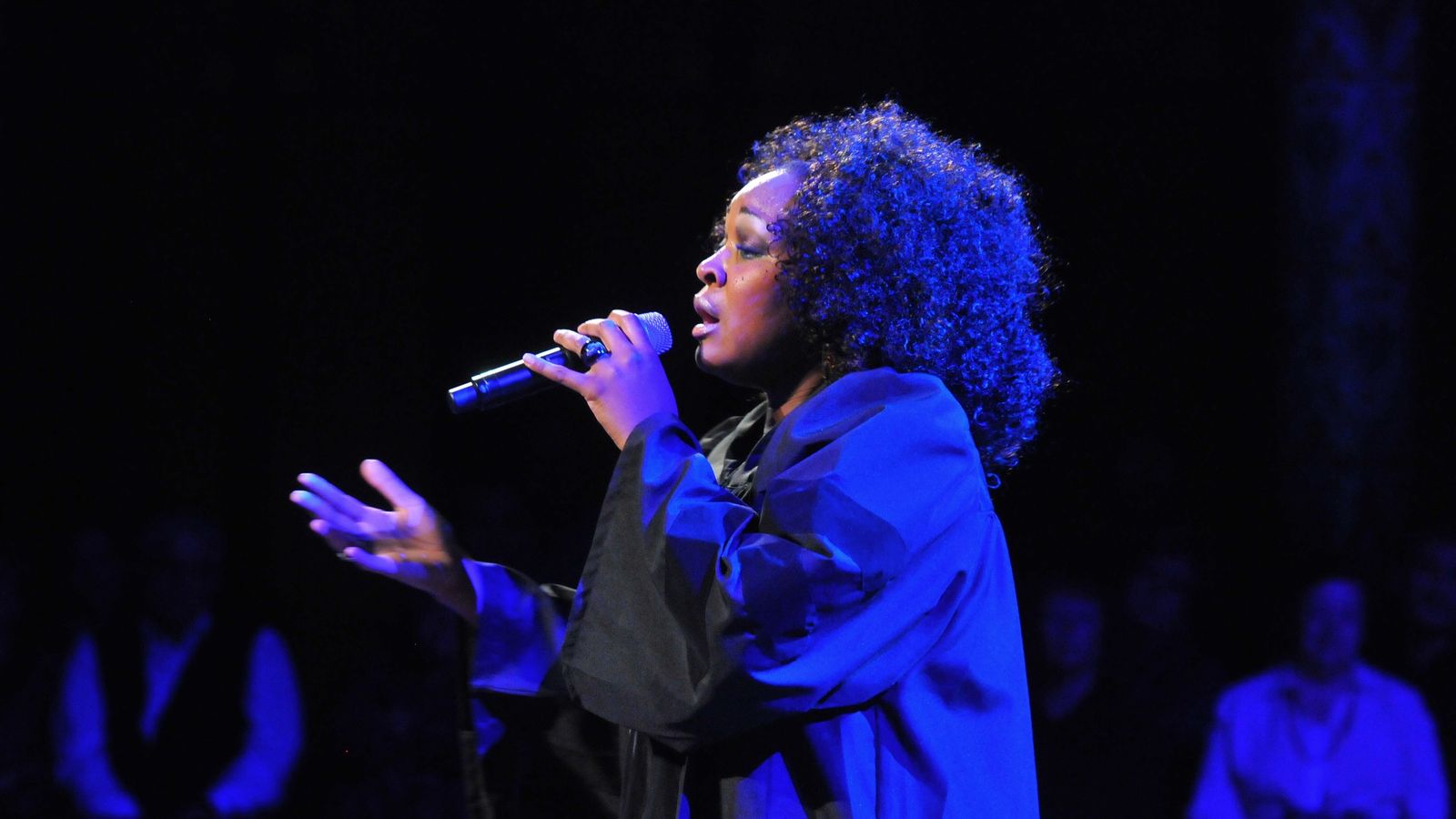 Una de las solistas del Mississippi Gospel Choir durante su potente actuación en directo, un espectáculo lleno de emoción, espiritualidad y grandes voces que llega a Baeza.