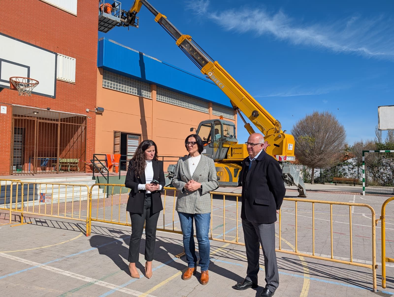 Visita institucional para conocer el estado de las obras.
