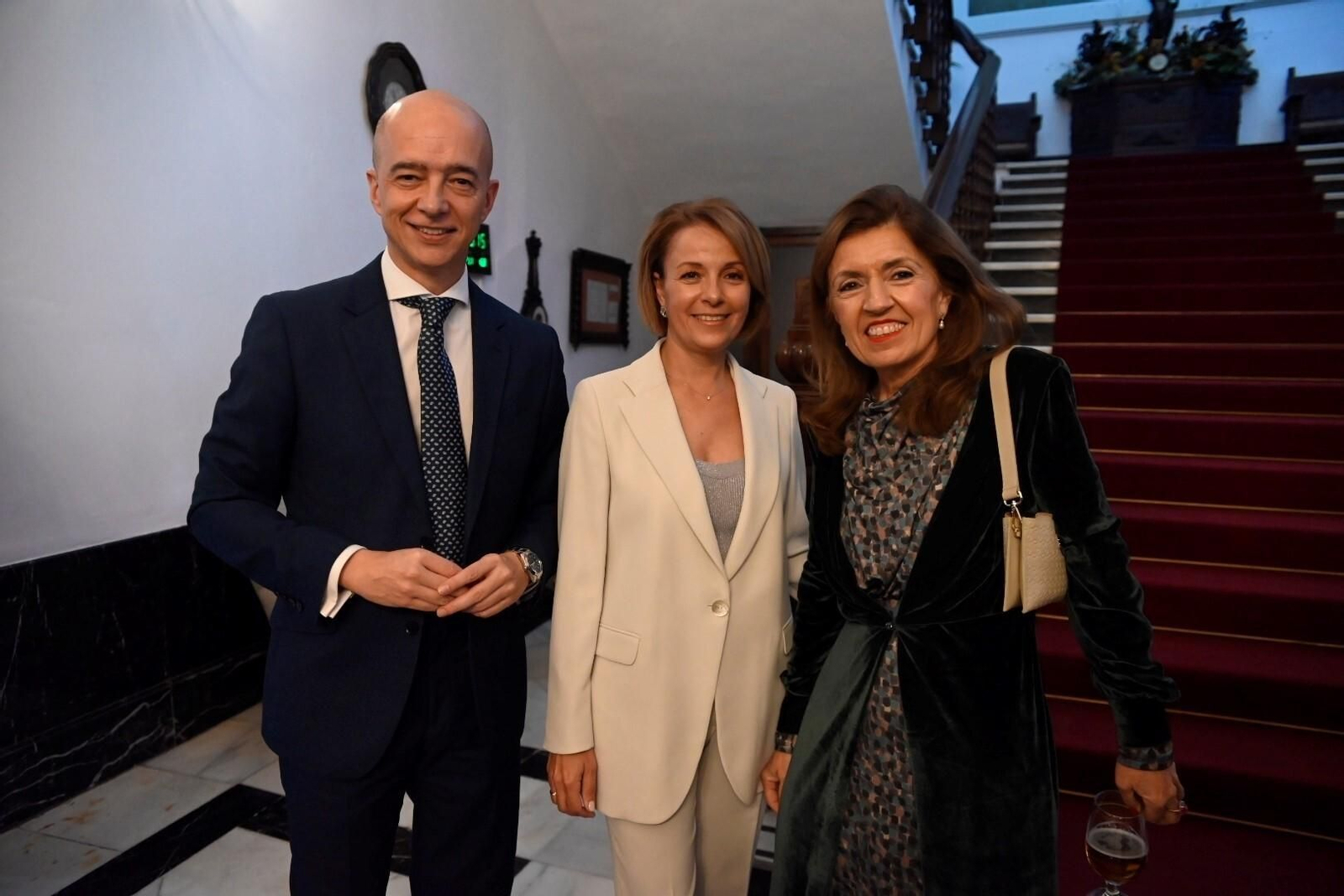 La despedida a la actual gerente del SAS, Valle García, como directora del Hospital Reina Sofía, en imágenes