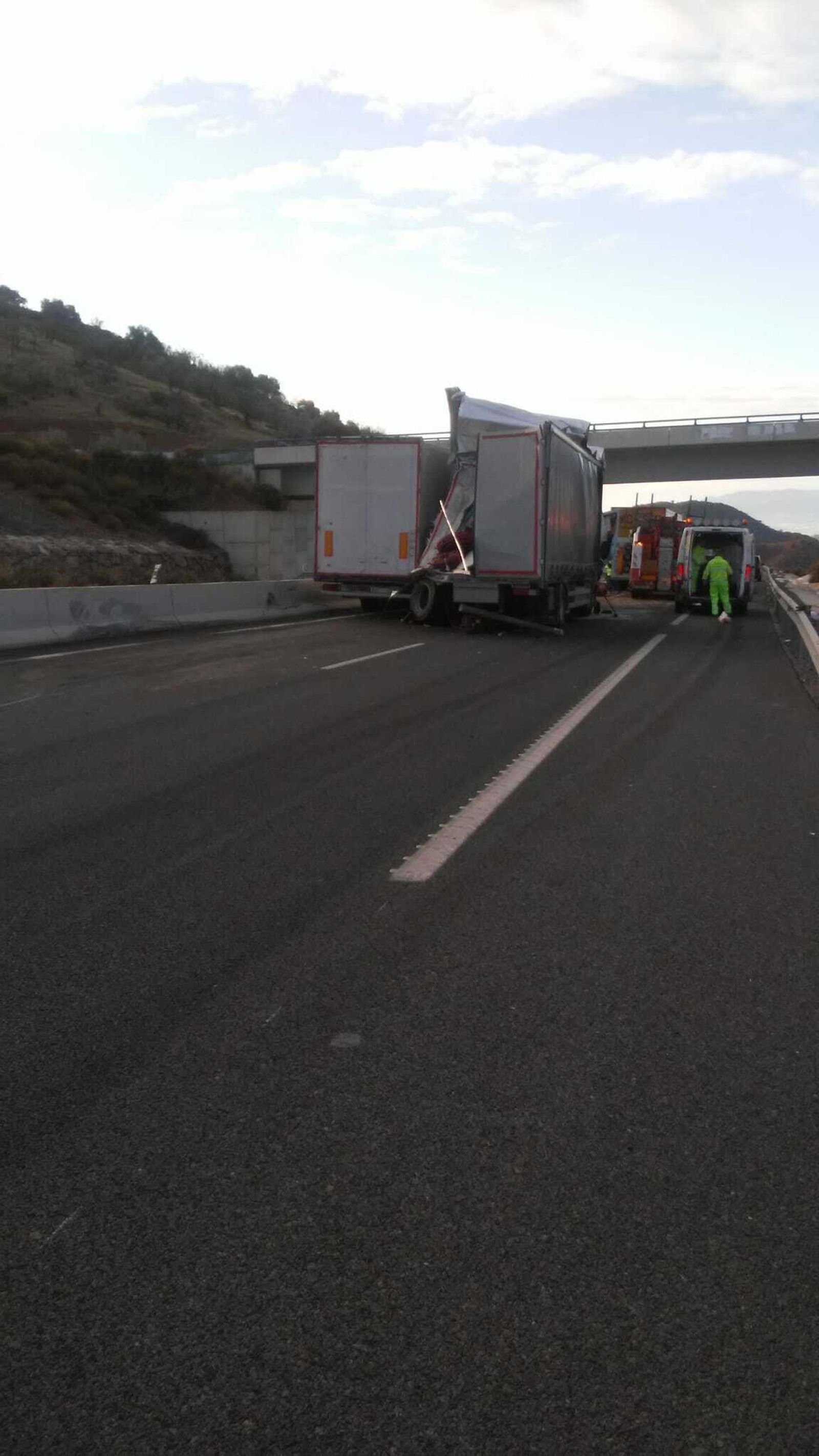 Fotos de los accidentes en la autopista de Las Pedrizas en Málaga