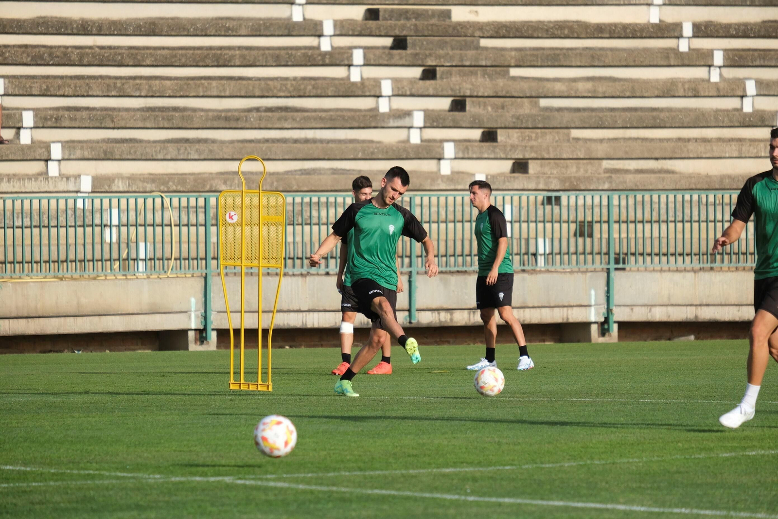 El primer entrenamiento del Córdoba CF, en imágenes