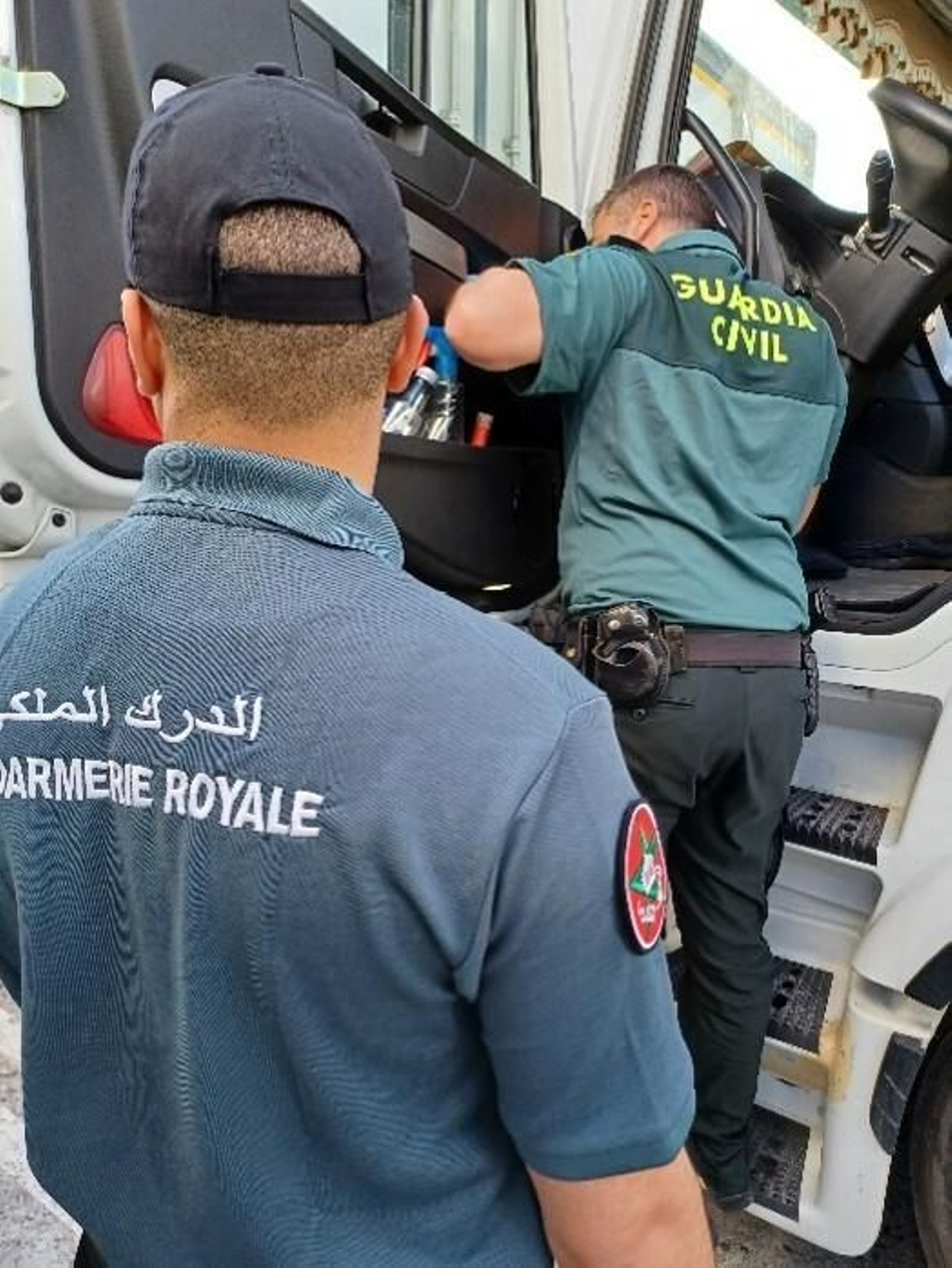 Revisando un camión