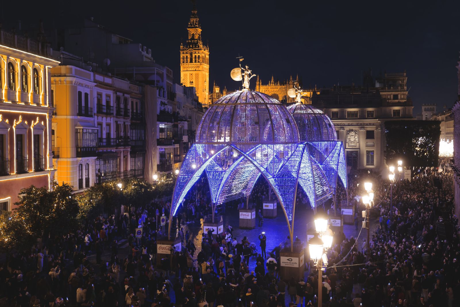 La catedral de luces de Sevilla, en imágenes