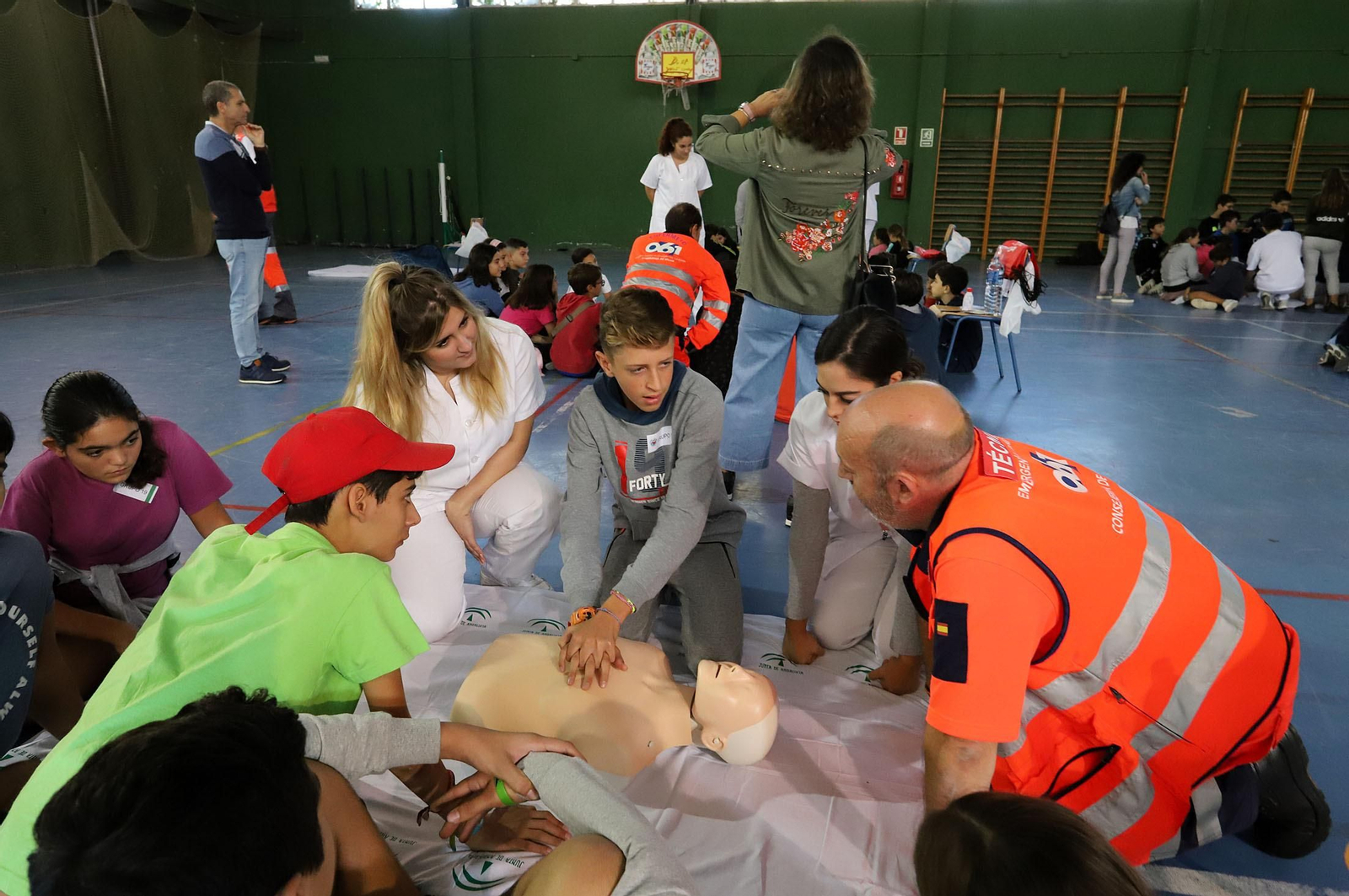 Imágenes de las jornadas de reanimación pulmonar en el IES Alto Conquero