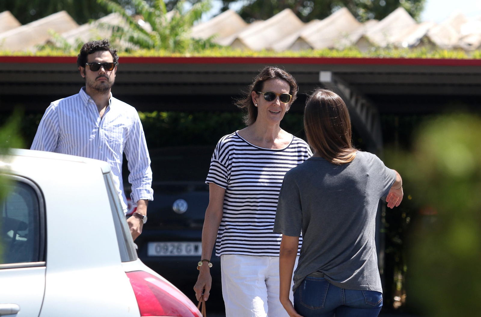 La familia de Blesa acude al tanatorio donde se incineró el cadáver del exbanquero