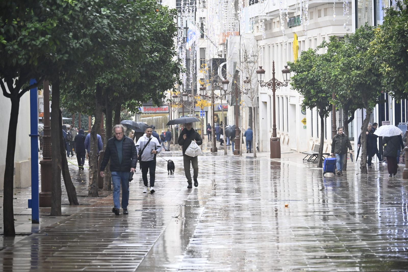 Fotografías de ambiente en la mañana del 3 de enero en Huelva