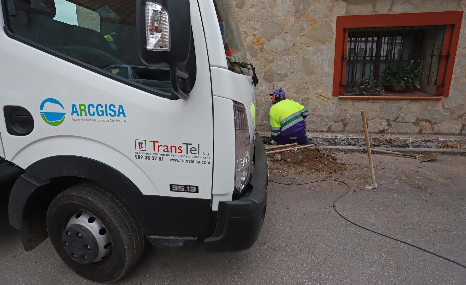 Un trabajador de Arcgisa en Los Barrios.