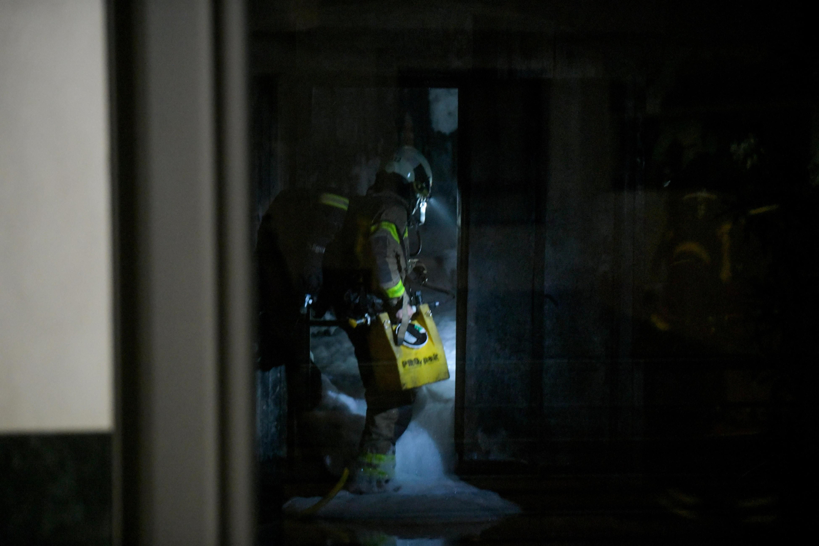 Fuego en el Nevada: un incendio obliga a desalojar el centro comercial y la intervención de los Bomberos