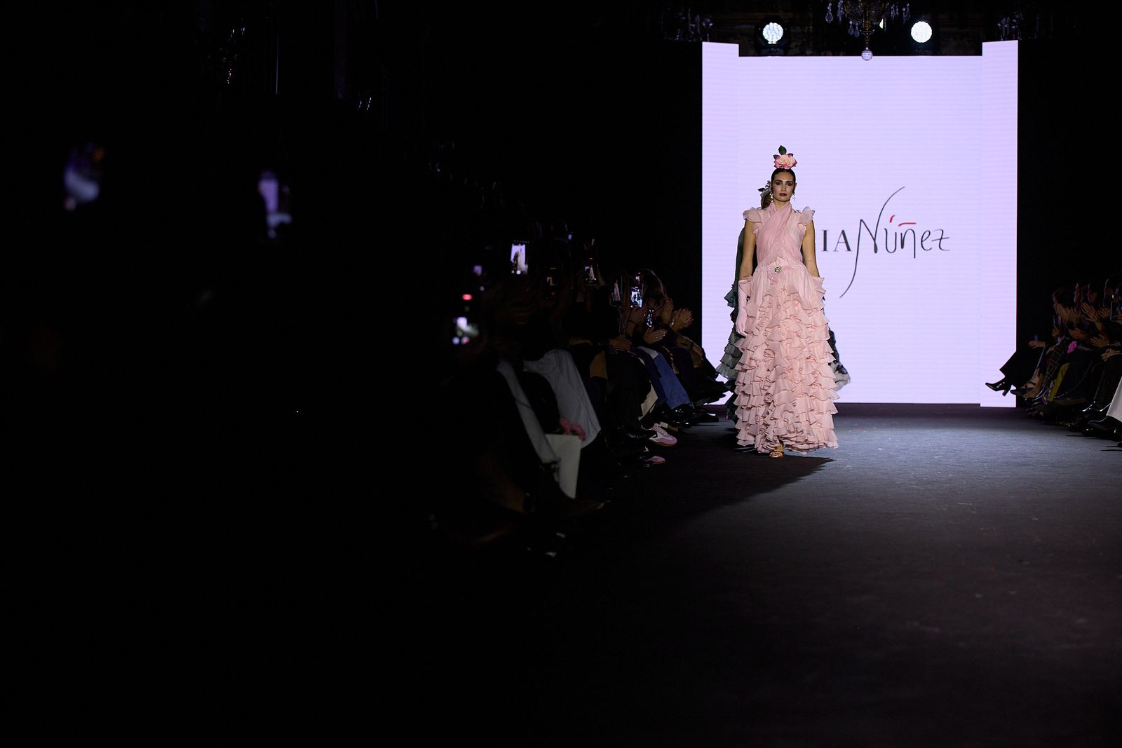 El desfile de flamenca Pol Núñez en We Love Flamenco 2026, todas las fotos