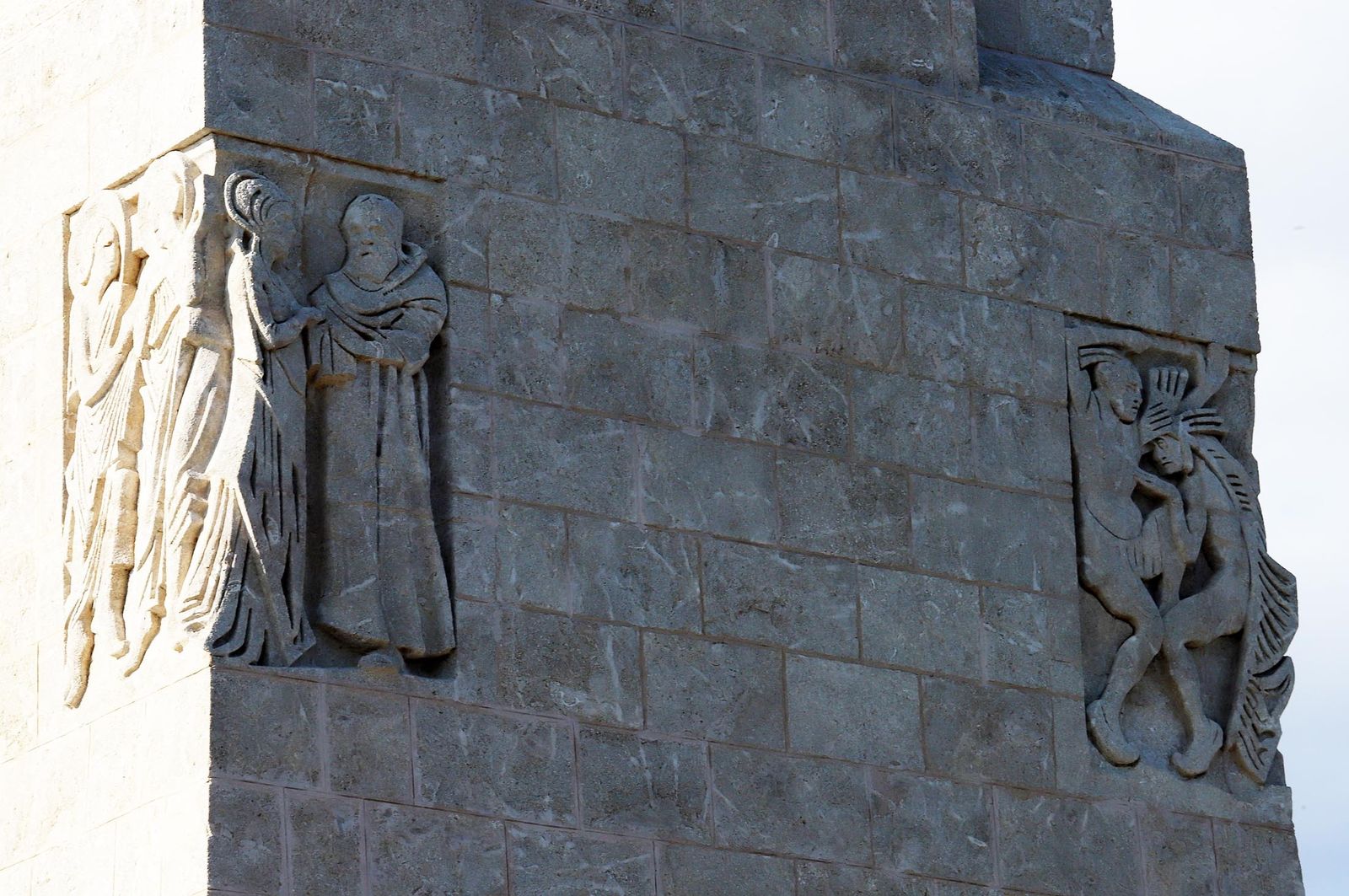 Imágenes del Monumento a Colón que ya se puede ver sin andamios en la Punta del Sebo