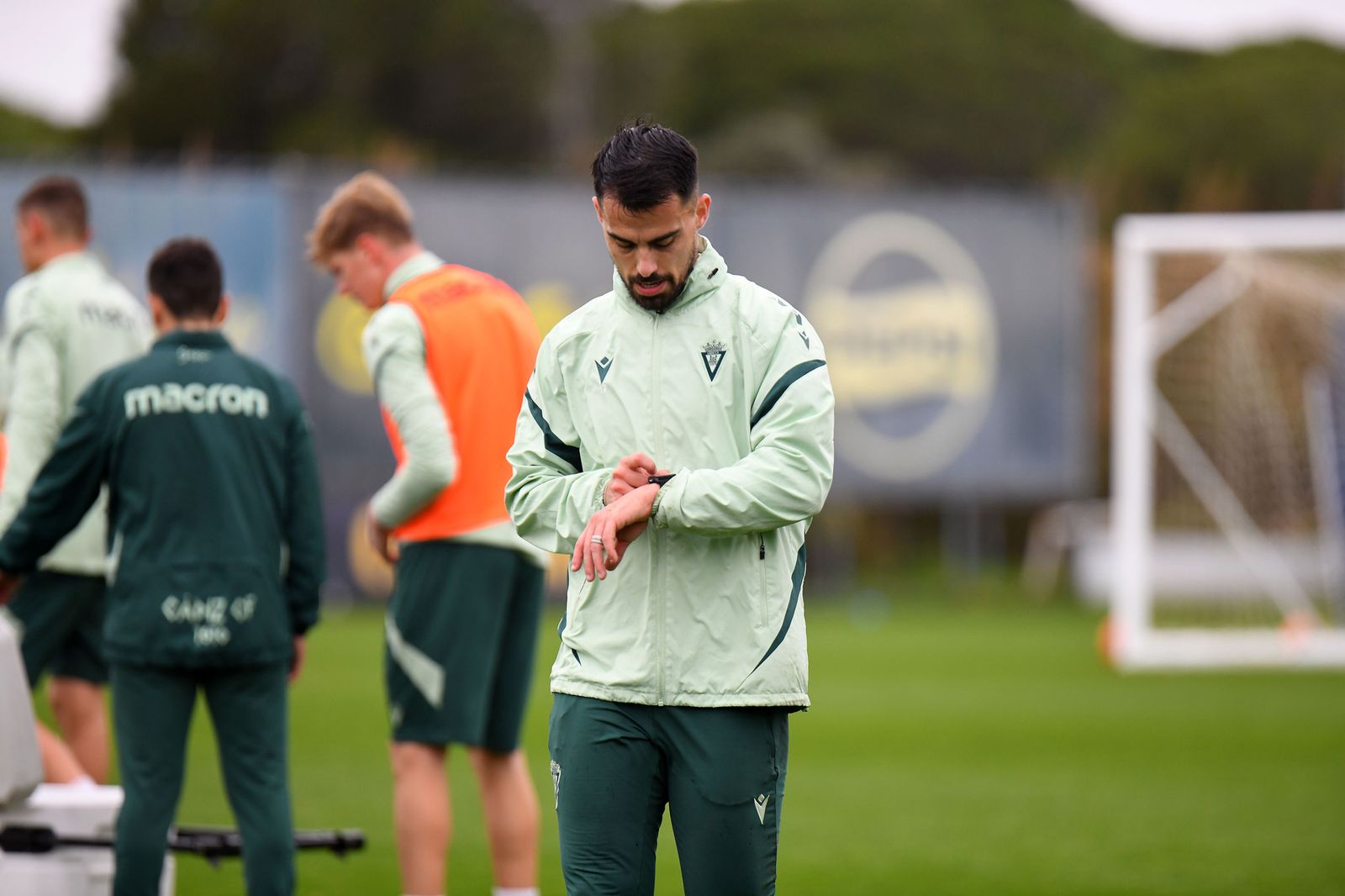 Suso, en el campo Ramón Blanco junto a sus compañeros.