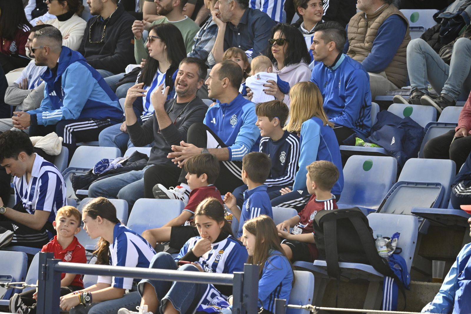 Imágenes de ambiente del partido Recre - Melilla