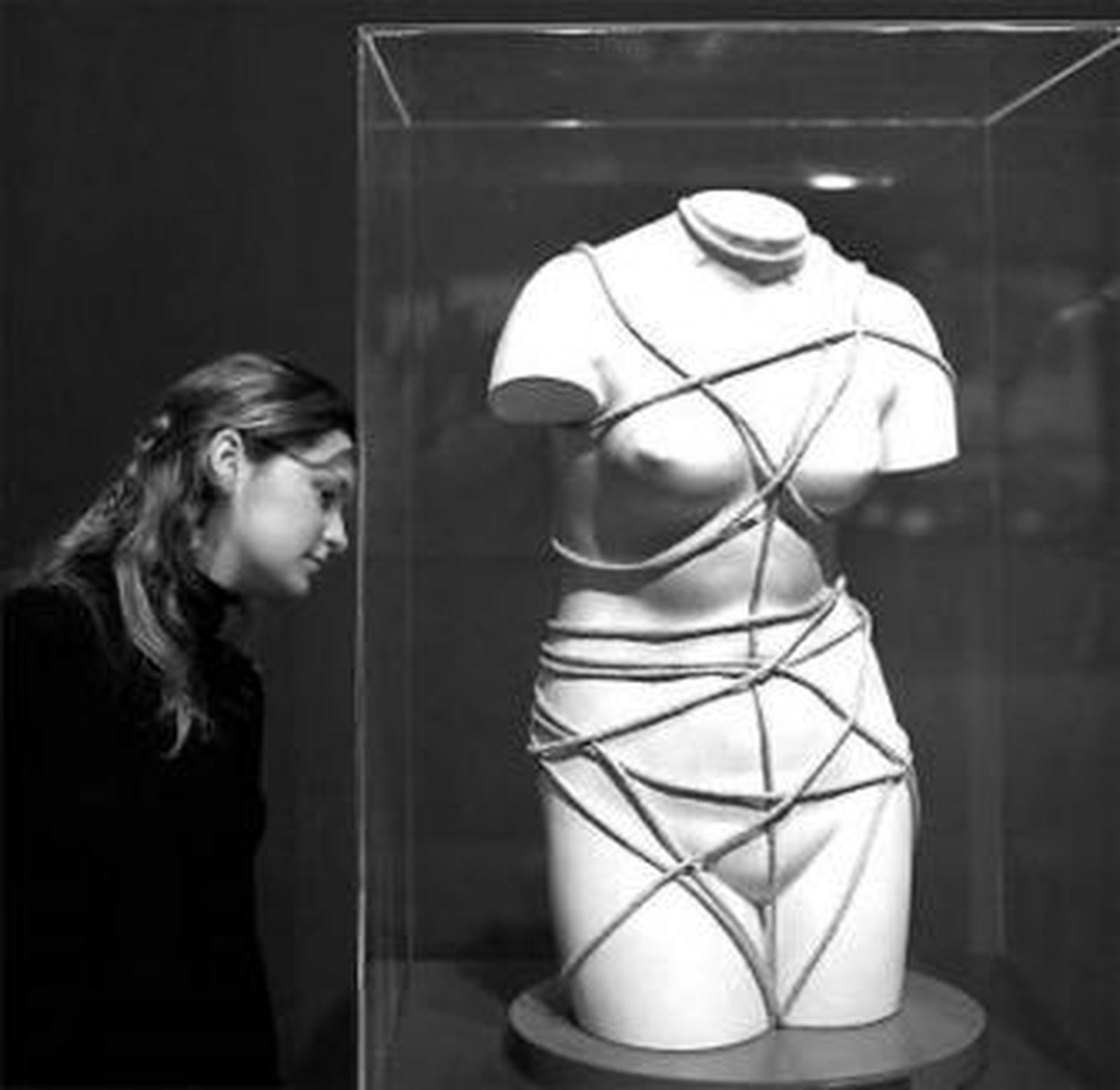 La obra 'Venus restauree' de Man Ray en la Tate londinense.