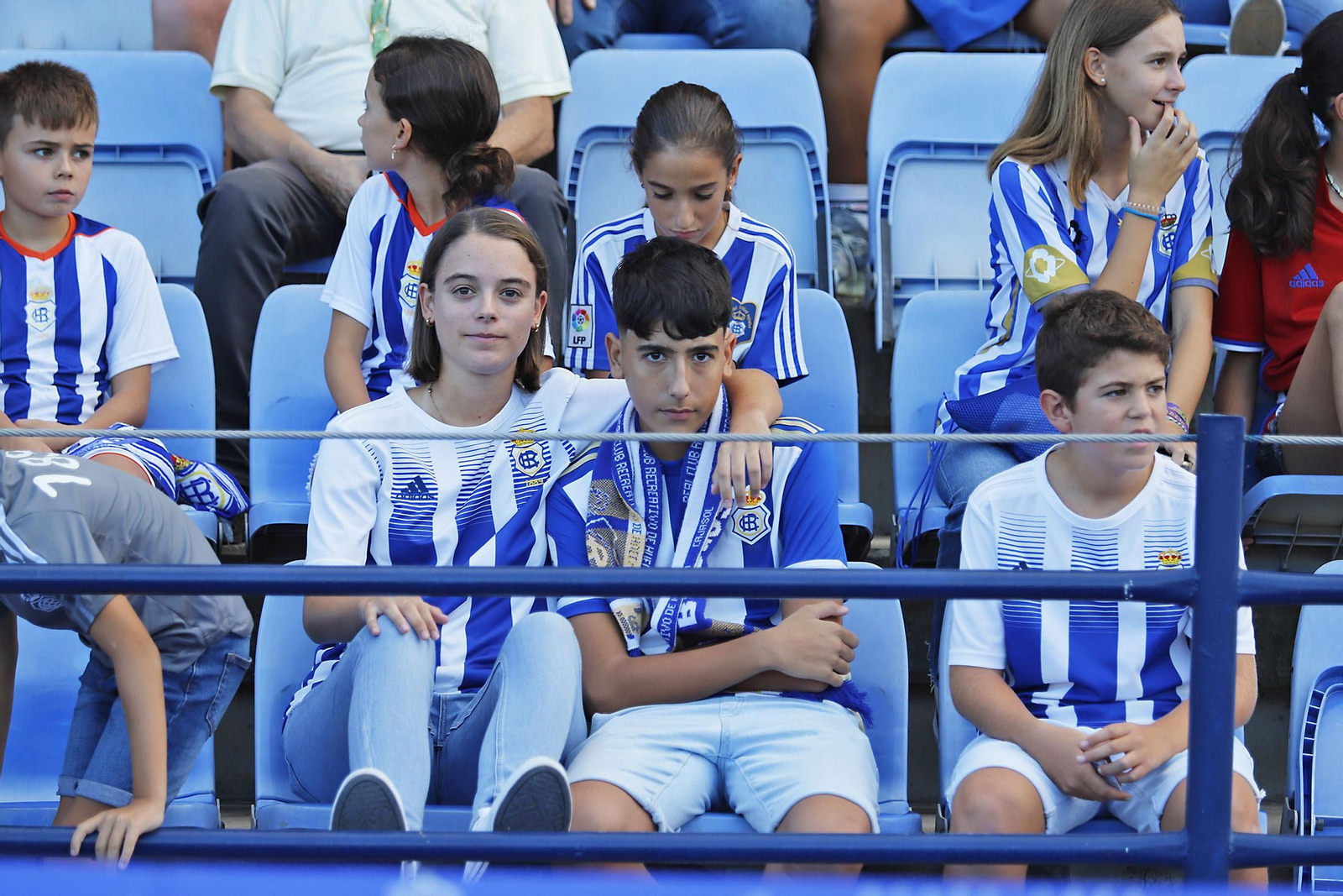 Imágenes del ambiente en el Recreativo de Huelva y Antequera CF