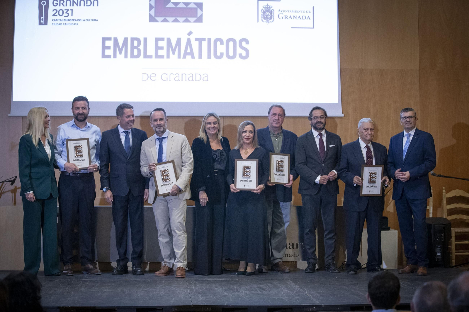 Granada reconoce a sus negocios más emblemáticos