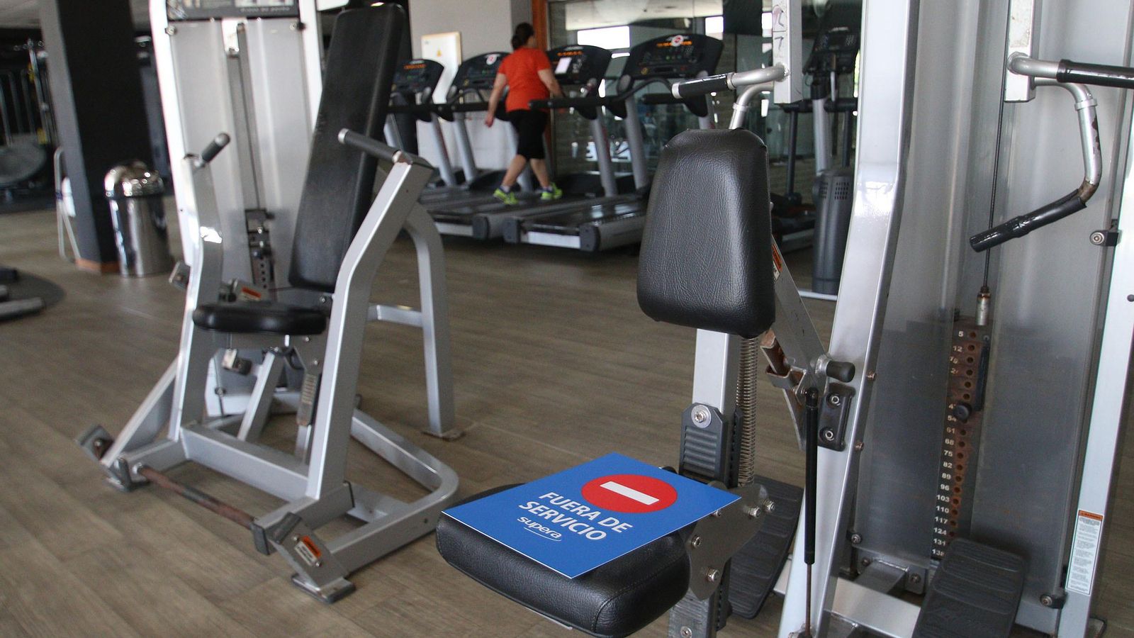 Máquinas fuera de servicio. No todo está en uso para respetar distancias.