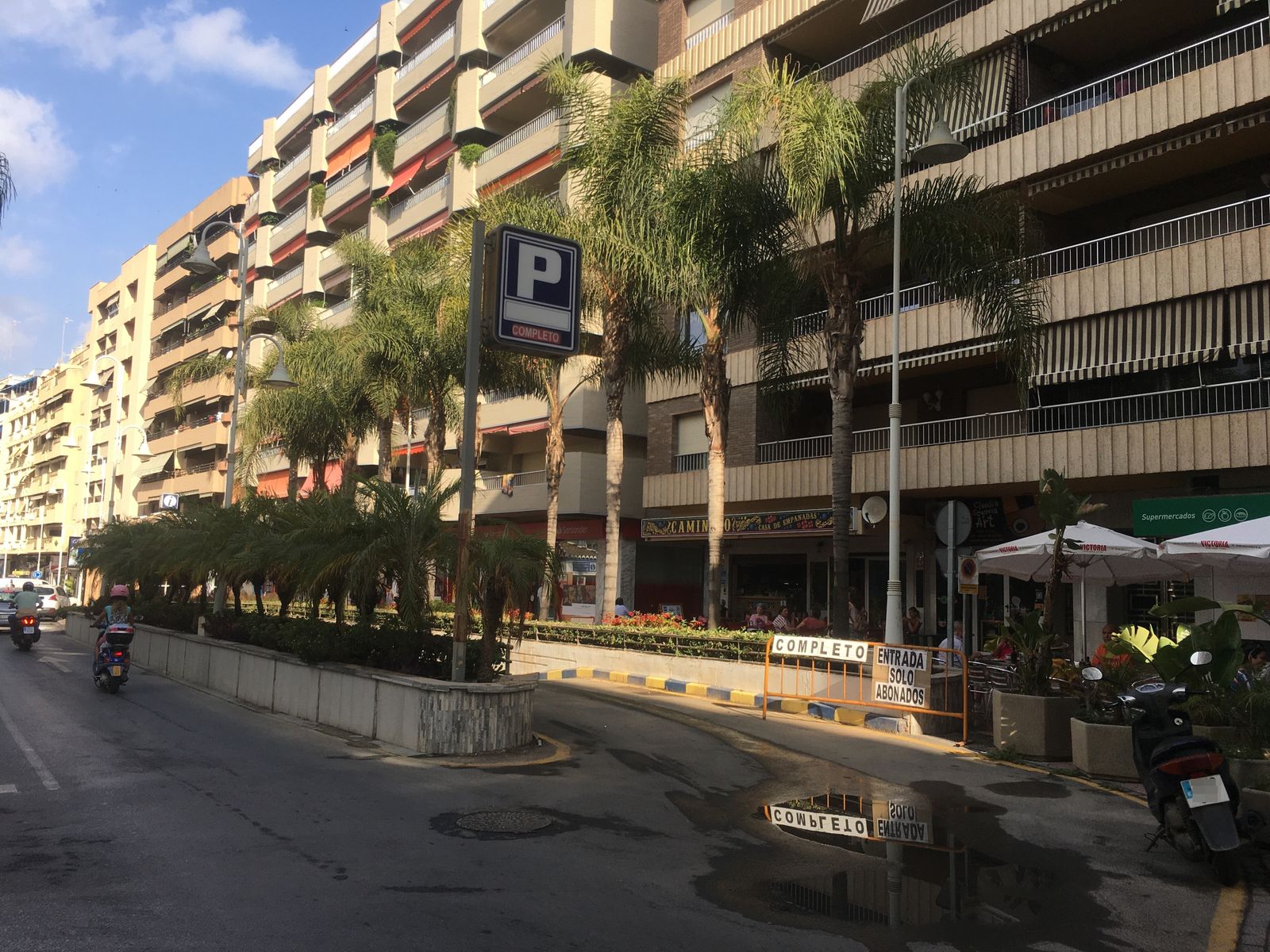 Solicitan al Ayuntamiento de Almuñécar la reapertura del aparcamiento público del Paseo del Altillo