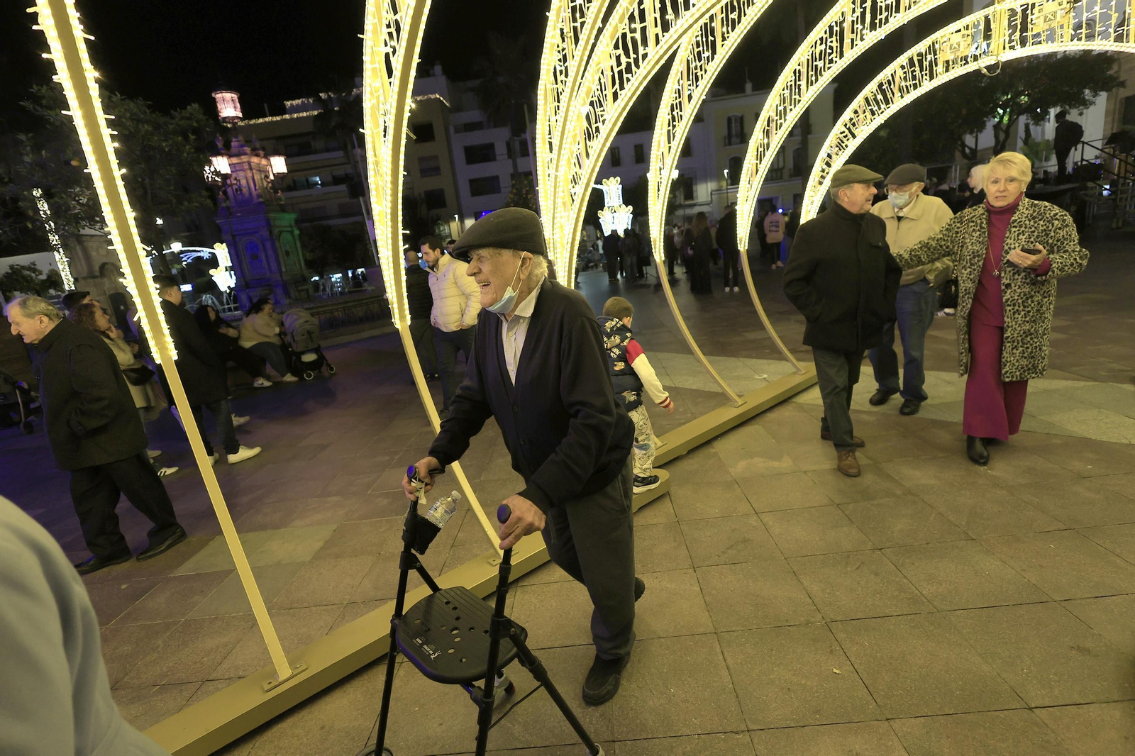Las fotos del Paseo de la ilusión a los mayores de Algeciras