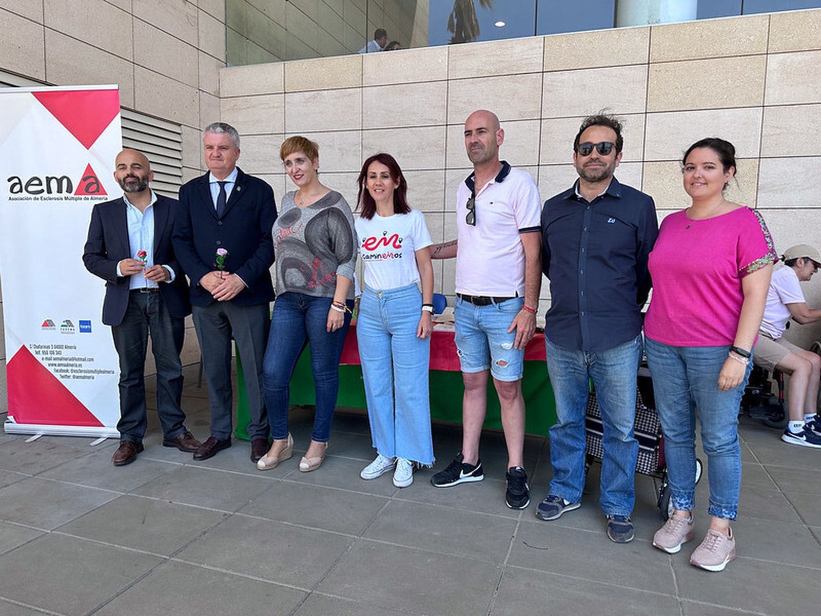 Acto desarrollado en la puerta del Hospital Universitario Torrecárdenas y organizado por la Asociación AEMA, entidad miembro de la Federación Almeriense de Asociaciones de Personas con Discapacidad, FAAM.