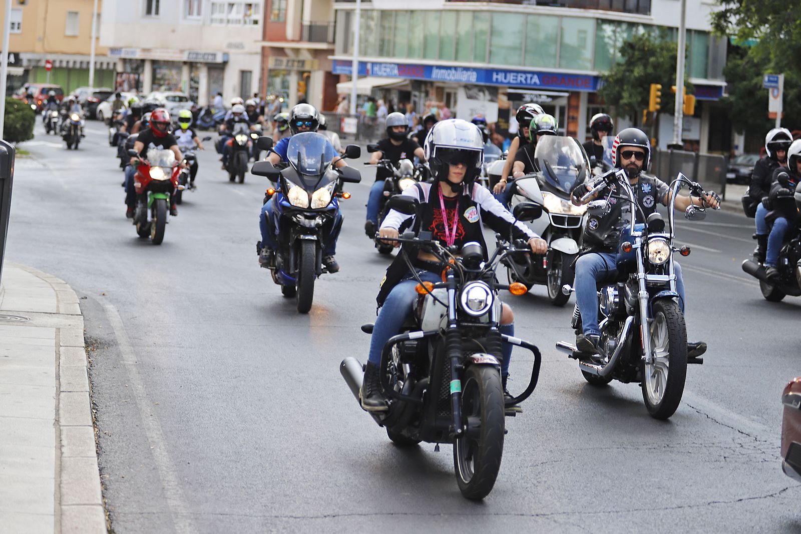 Las motos del club Descubridores toman las calles de Huelva