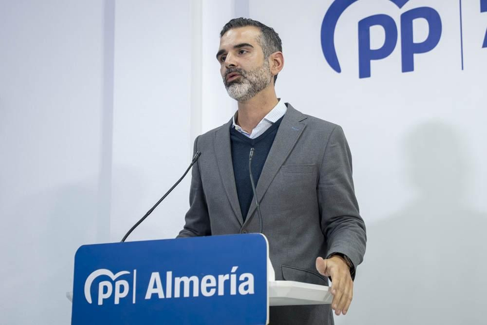 Las imágenes de la junta en la que el PP de Almería se renueva