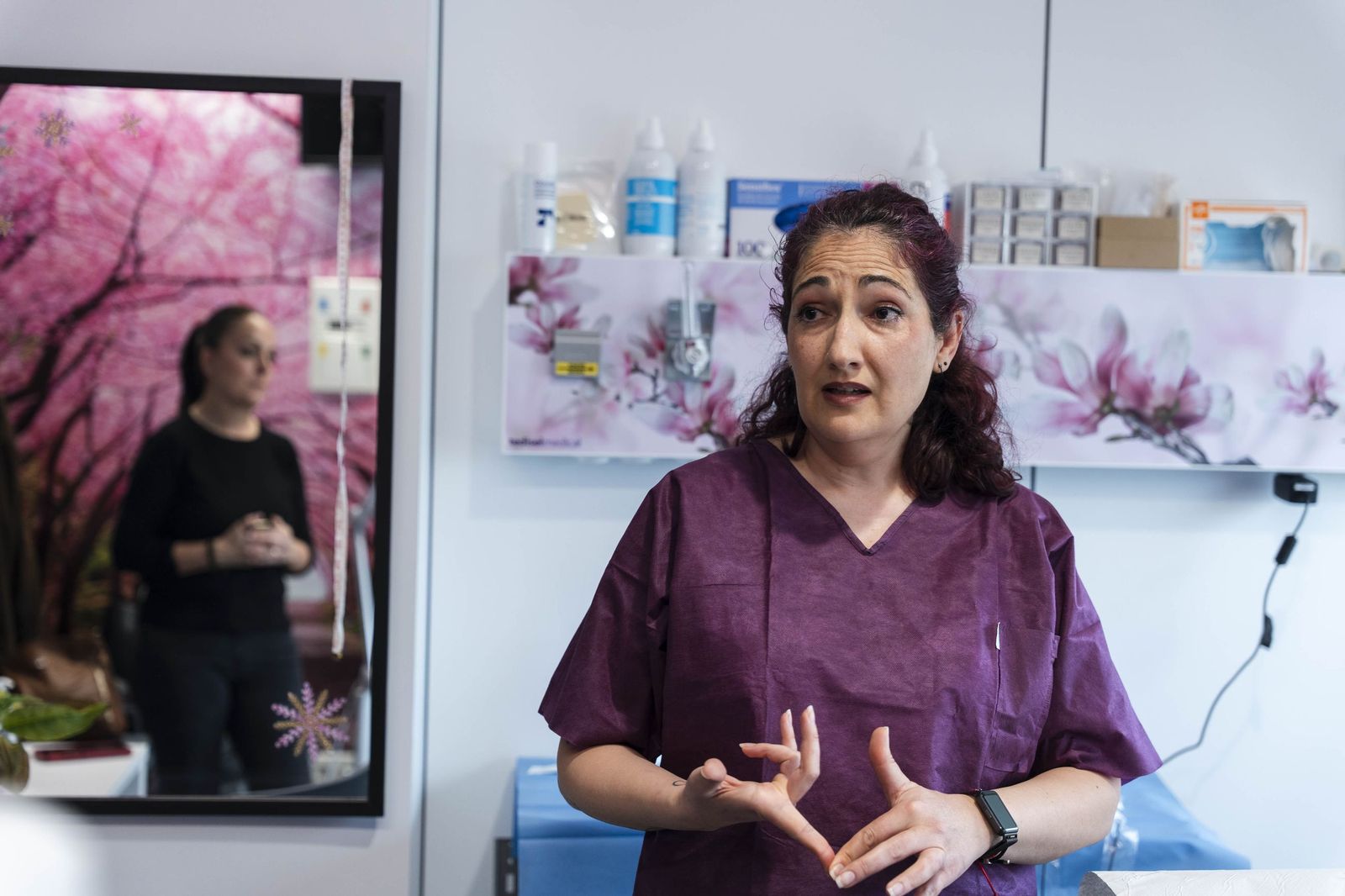 Un tratamiento de micropigmentación por mastectomía en un hombre, en imágenes