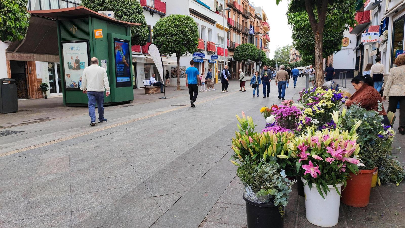 Un puesto de flores en la conocida como "milla de oro" de Triana.