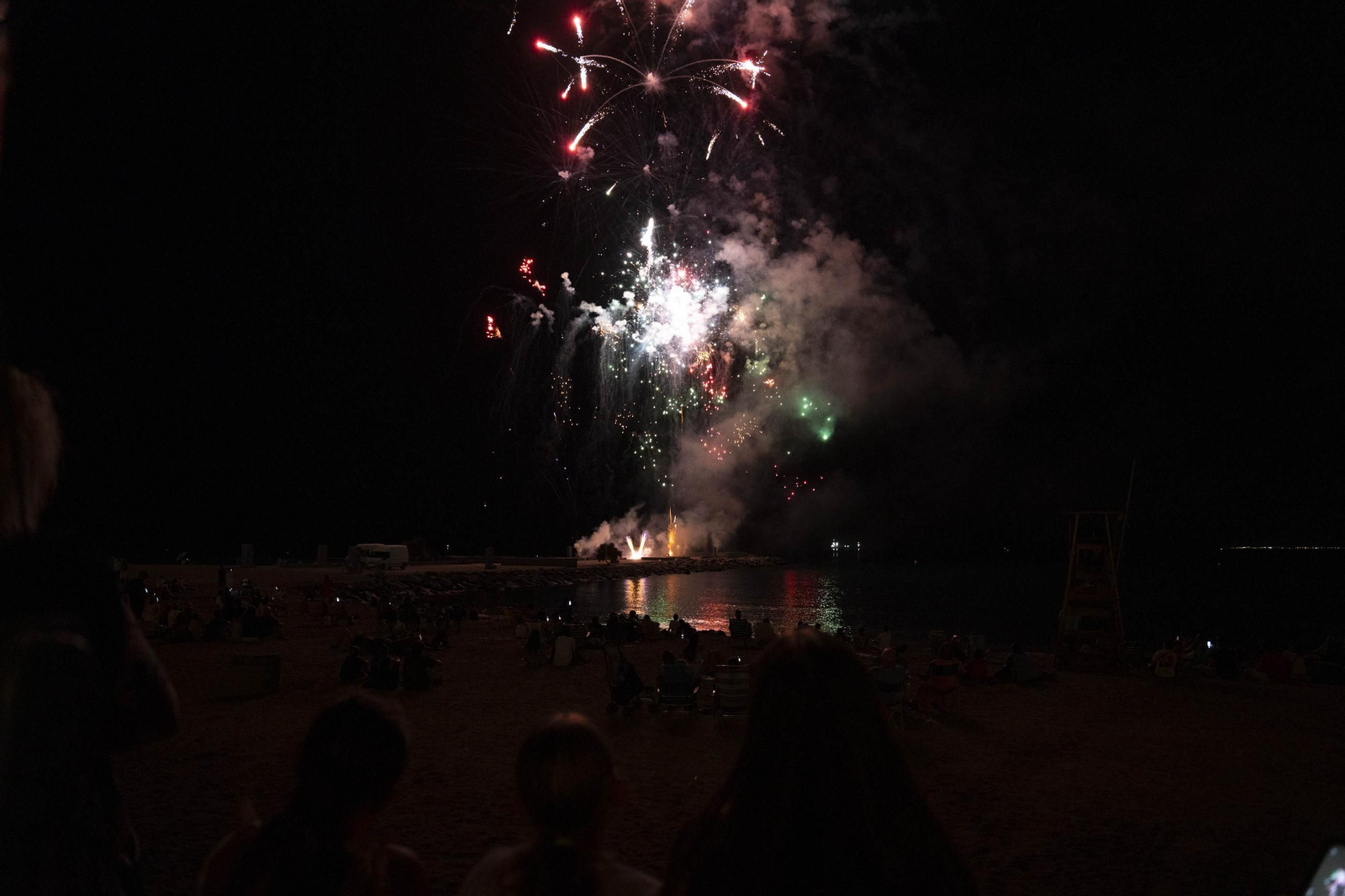 Las mejores imágenes del espectáculo piromusical que da cierre a la feria de Almería