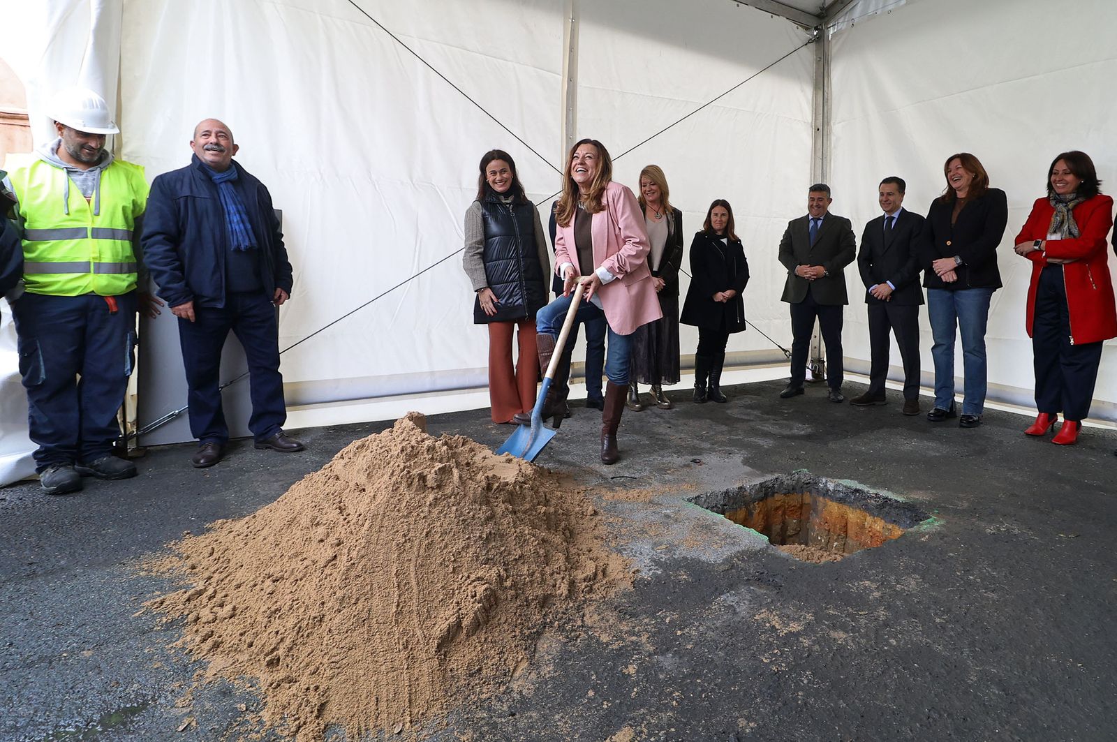 Fotografías de la colocación de la primera piedra de las obras de ampliación y reforma de la Escuela de Arte y Superior de Diseño León Ortega de Huelva