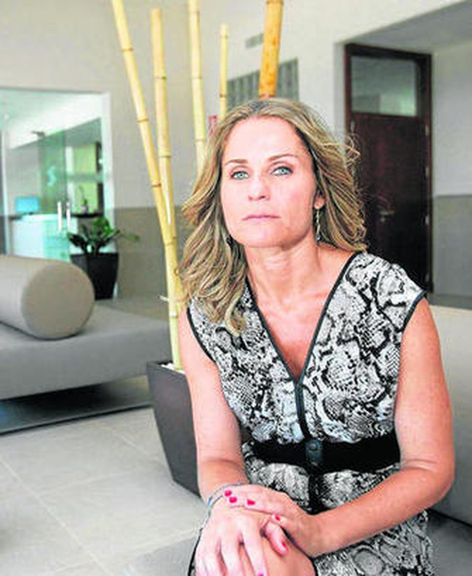 María José Valdivia, en una de las salas del tanatorio.